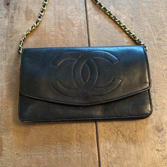 Chanel Caviar WOC vintage lambskin crossbody purse with gold chain. - Picture 4 of 17